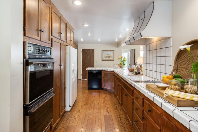 939 Champion Ln, Deer Park, CA 94576