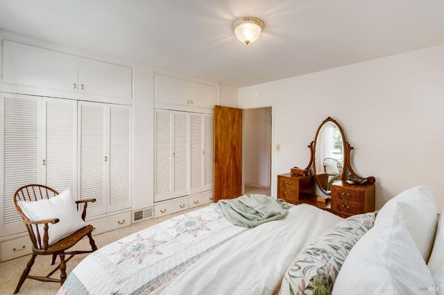 939 Champion Ln, Deer Park, CA 94576