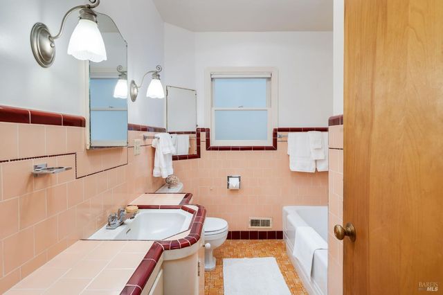 939 Champion Ln, Deer Park, CA 94576