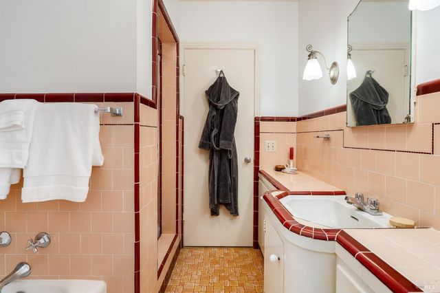 939 Champion Ln, Deer Park, CA 94576