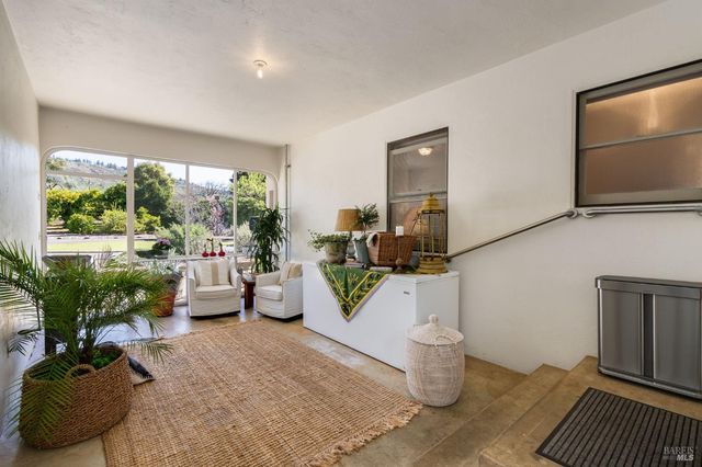 939 Champion Ln, Deer Park, CA 94576