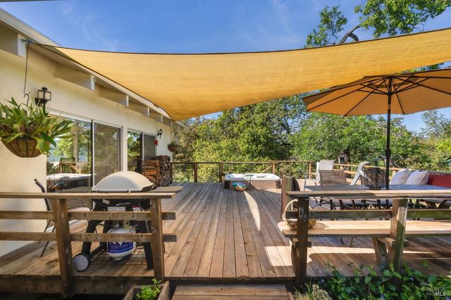 939 Champion Ln, Deer Park, CA 94576