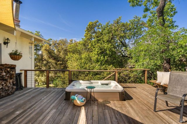 939 Champion Ln, Deer Park, CA 94576