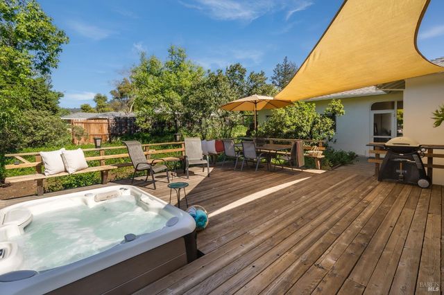 939 Champion Ln, Deer Park, CA 94576