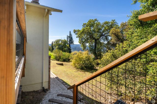 939 Champion Ln, Deer Park, CA 94576