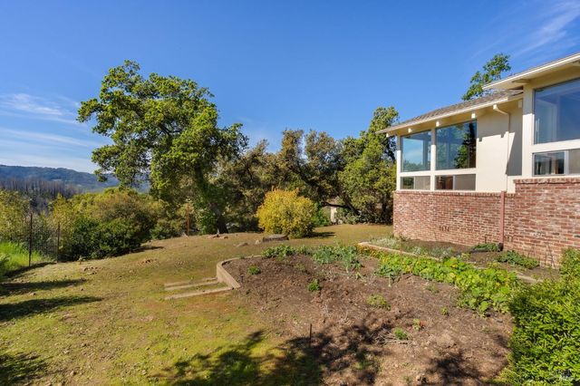 939 Champion Ln, Deer Park, CA 94576