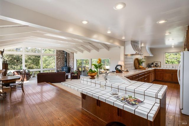 939 Champion Ln, Deer Park, CA 94576