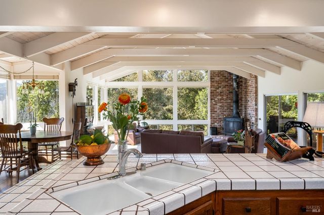 939 Champion Ln, Deer Park, CA 94576