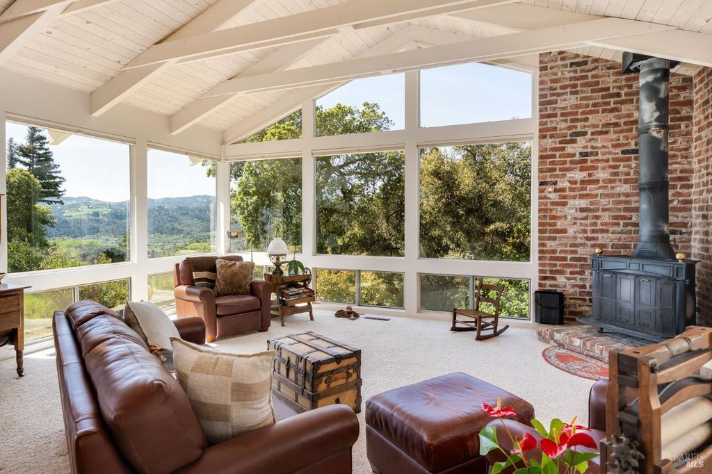 939 Champion Ln, Deer Park, CA 94576