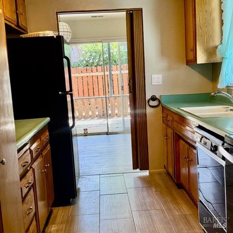 12 Glengreen St, Santa Rosa, CA 95409