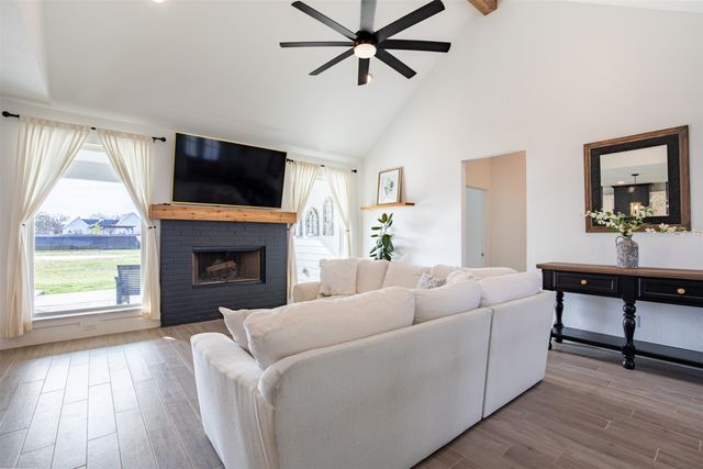 111 Bluegrass Trail, Springtown, TX 76082