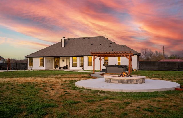 111 Bluegrass Trail, Springtown, TX 76082