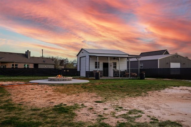 111 Bluegrass Trail, Springtown, TX 76082