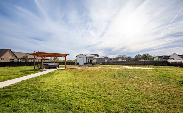 111 Bluegrass Trail, Springtown, TX 76082