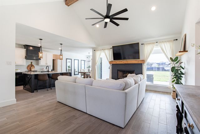 111 Bluegrass Trail, Springtown, TX 76082