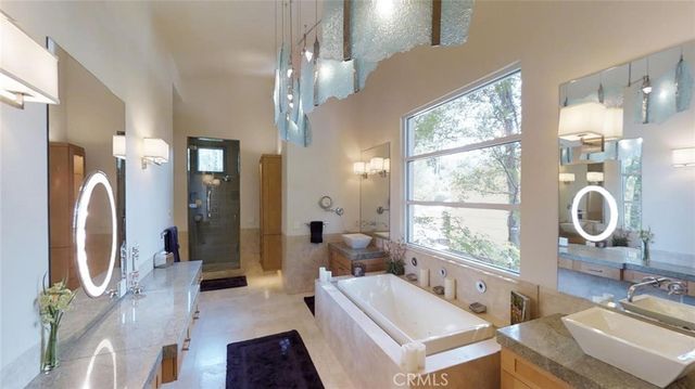 12950 N Willow Avenue, Clovis, CA 93619