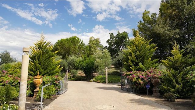 12950 N Willow Avenue, Clovis, CA 93619