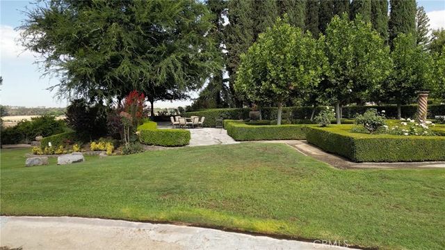 12950 N Willow Avenue, Clovis, CA 93619