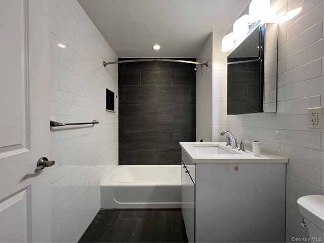 3801 31st Avenue 2A, Astoria, NY 11103