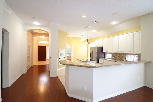 9433 Western Trail, Irving, TX 75063