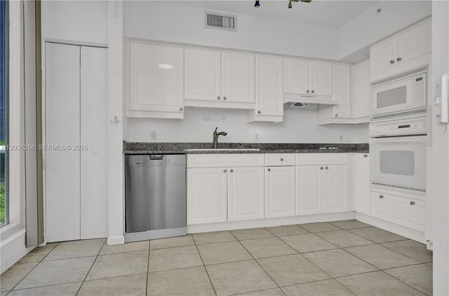4779 Collins Ave 506, Miami Beach, FL 33140
