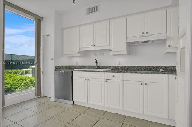 4779 Collins Ave 506, Miami Beach, FL 33140
