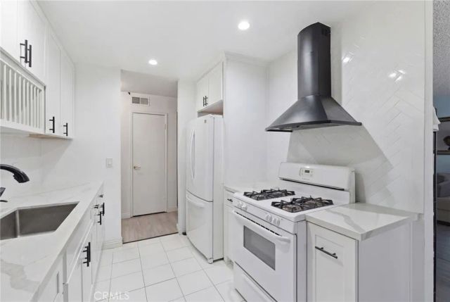700 W La Veta C7, Orange, CA 92868