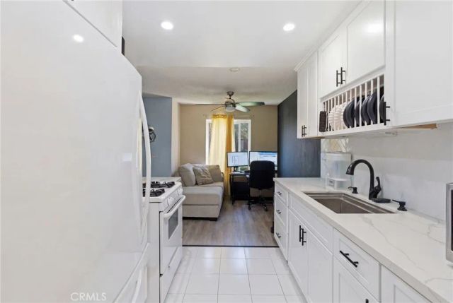 700 W La Veta C7, Orange, CA 92868
