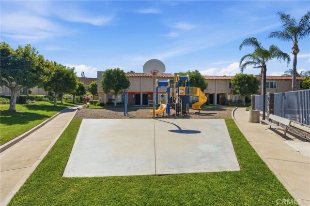 700 W La Veta C7, Orange, CA 92868