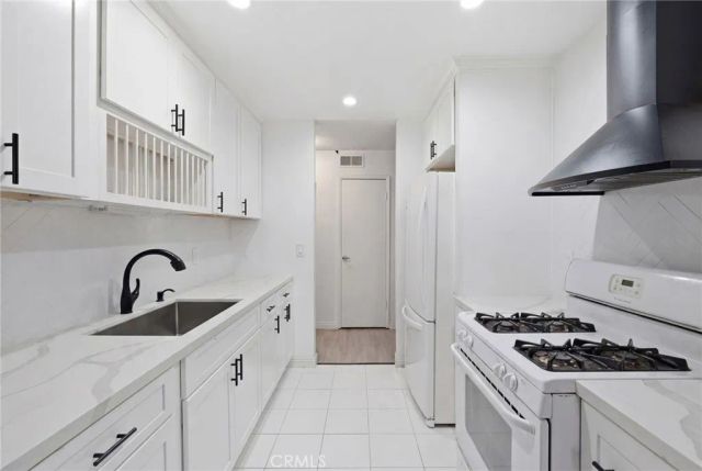 700 W La Veta C7, Orange, CA 92868