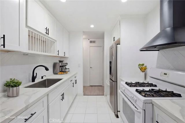 700 W La Veta C7, Orange, CA 92868