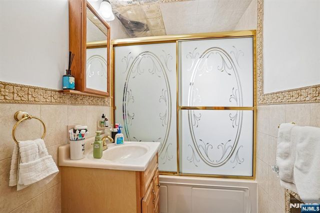 22 1st Street, North Arlington, NJ 07031