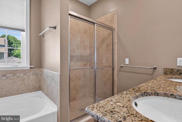 1436 PICKET DR, Lancaster, PA 17601