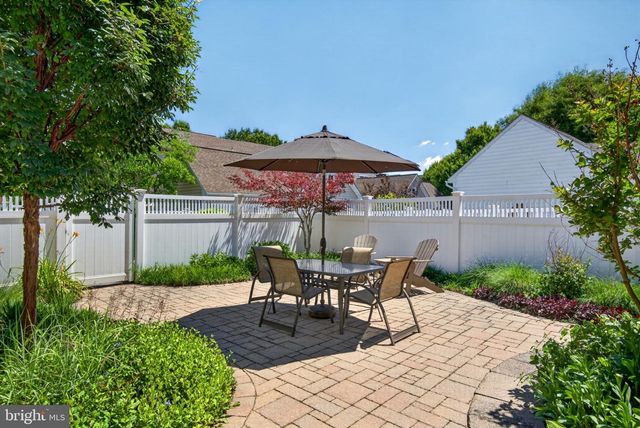1436 PICKET DR, Lancaster, PA 17601
