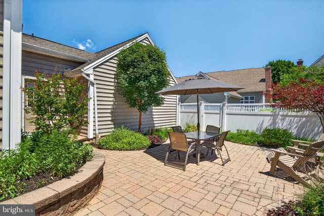 1436 PICKET DR, Lancaster, PA 17601