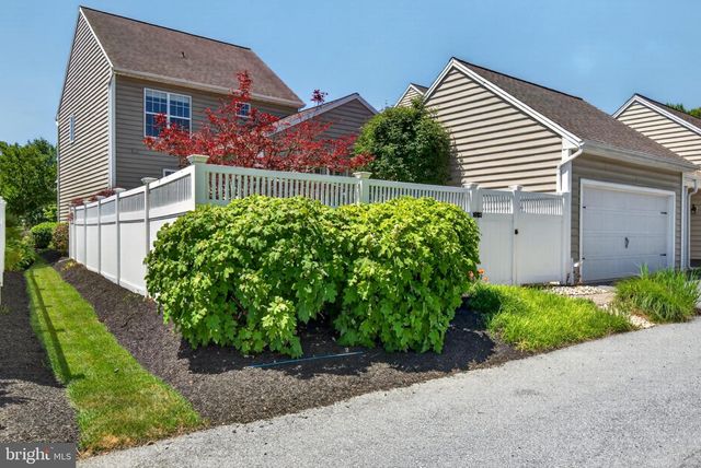1436 PICKET DR, Lancaster, PA 17601