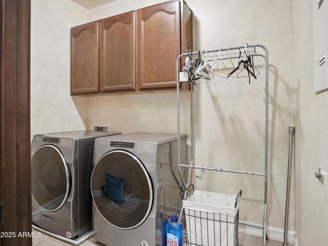 2822 E CONSTANCE Way, Phoenix, AZ 85042