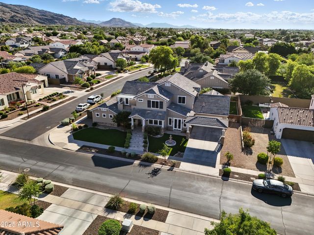 2822 E CONSTANCE Way, Phoenix, AZ 85042