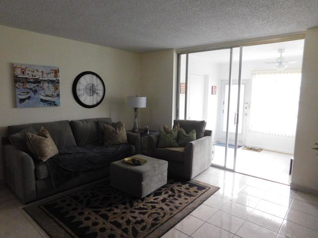 15 Willowbrook Lane 104, Delray Beach, FL 33446