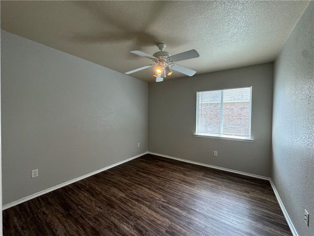 921 Whitewing Lane, College Station, TX 77845