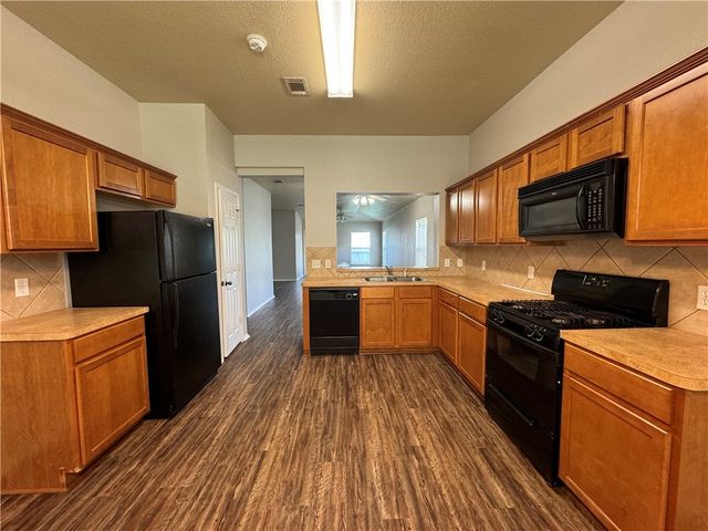 921 Whitewing Lane, College Station, TX 77845