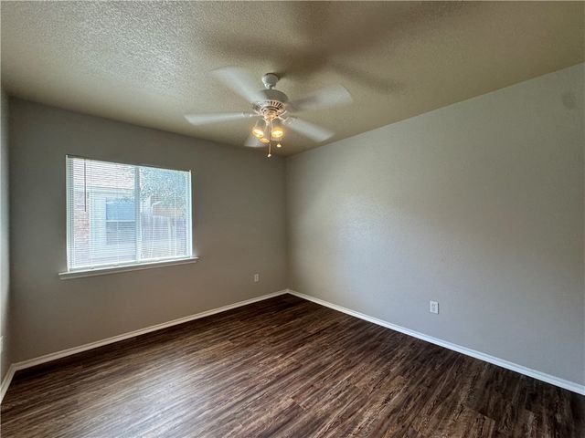 921 Whitewing Lane, College Station, TX 77845