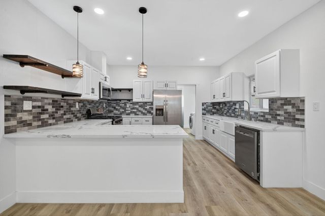 2370 19th Ave, Sacramento, CA 95822