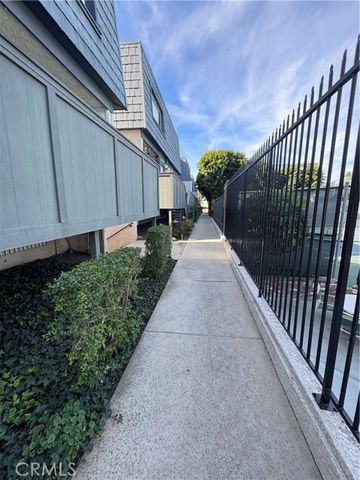 18550 Hatteras Street 86, Tarzana (los Angeles), CA 91356