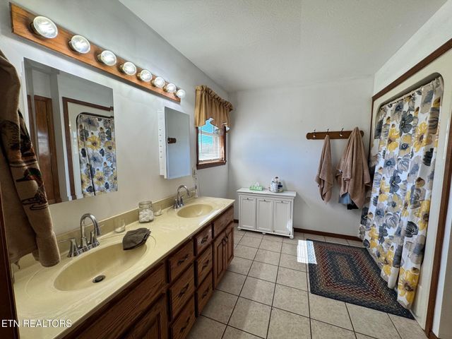 6986 S York Hwy, Clarkrange, TN 38553