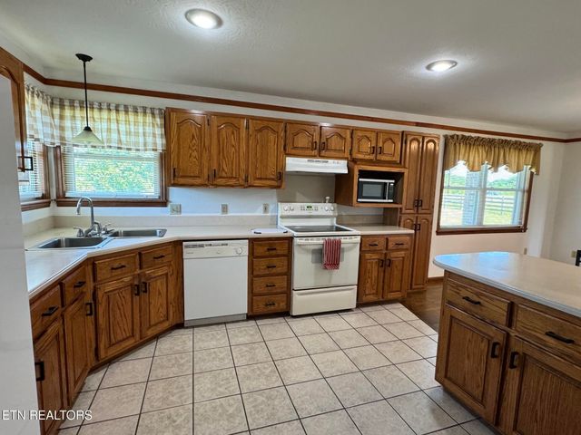 6986 S York Hwy, Clarkrange, TN 38553