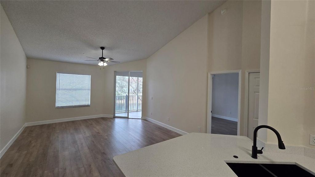 Image 5 of property listing at 570 CRANES WAY 246, Altamonte Springs, FL 32701