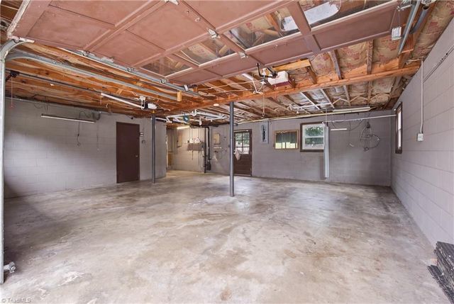 136 Stratford Road, Lexington, NC 27292