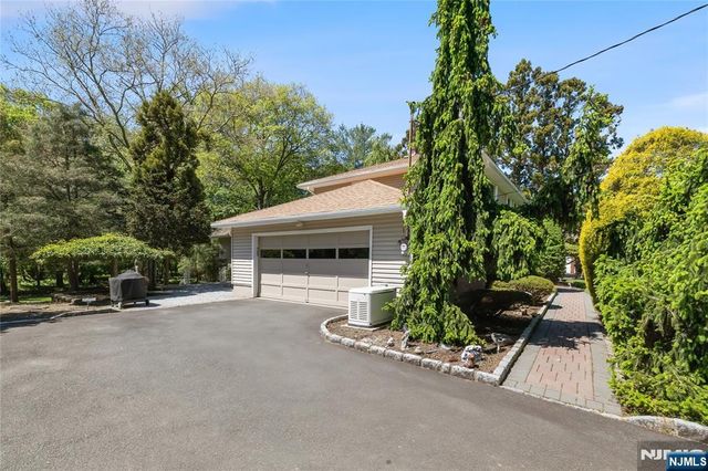 25 Maria Drive, Hillsdale, NJ 07642