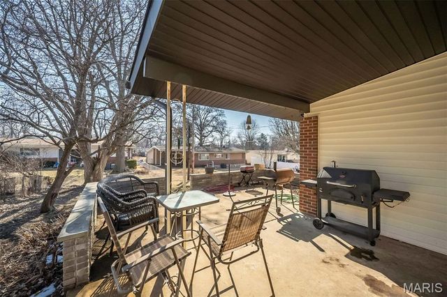 1610 Horseshoe Drive, Florissant, MO 63033